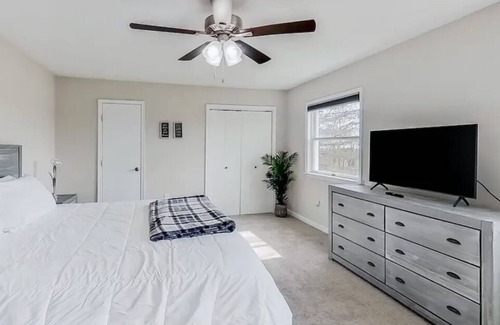 Stroudsburg Villa | Poconos Mountain mins to Camelback Ski Game room.