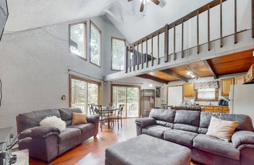 Albrightsville Casa | Poconos Retreat Zip Lines Snow Sports