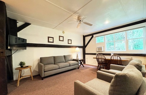 Reeders Casa | Poconos Rustic 1BR in the Poconos on Private Resort