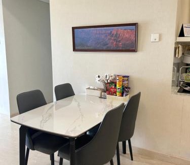 Medan Apartamento | Podomoro Delipark Apartemen Cozystay Empire Tower 3BR Medan