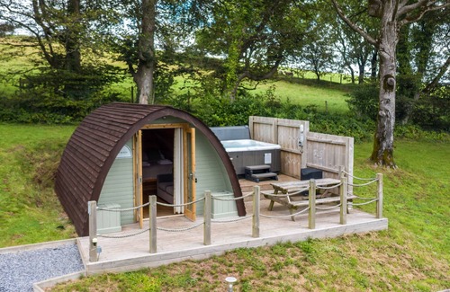 Laugharne Cabina | Cabaña-Premium-Baño con ducha-with Hot tub