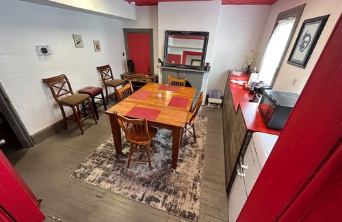 Milford Casa | Poe Themed Home Close to Beaches and DE Turf