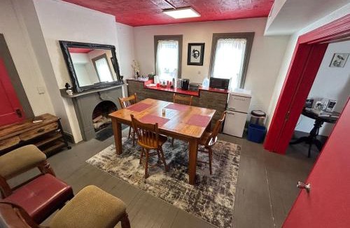 Milford Casa | Poe Themed Home Close to Beaches and DE Turf