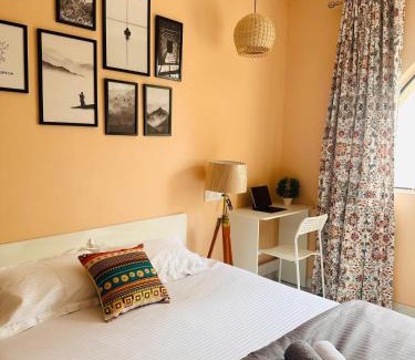 Koregaon Park Apartamento | Poetry: Pvt Studio in Koregaon Park . AC WiFi SmartTv