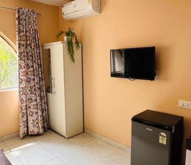 Koregaon Park Apartamento | Poetry: Pvt Studio in Koregaon Park . AC WiFi SmartTv