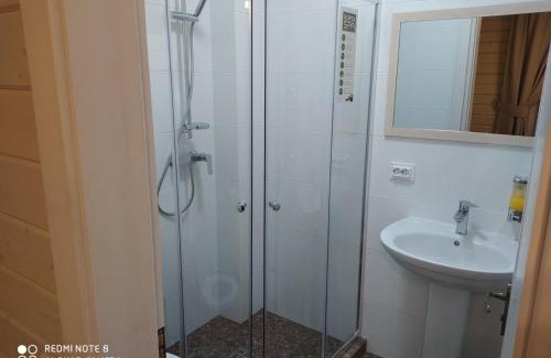 Slavske Cabina | Pogar White