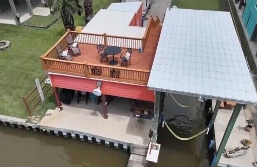 Cedar Lane Cabina | "Pogue Life" Intercoastal Fishing Camp with boat lift Sargent, Texas