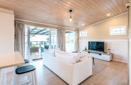 Surfdale Casa | Pohutukawa Cottage, Waiheke Island