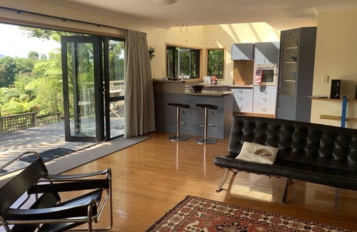 Lake Tarawera Casa | Relájese con comodidad en nuestra casa del lago bien equipada.