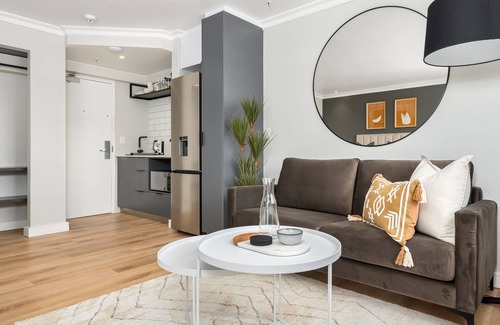 Green Point Apartamento | Point Break | Sleek Studio | Mountain Views