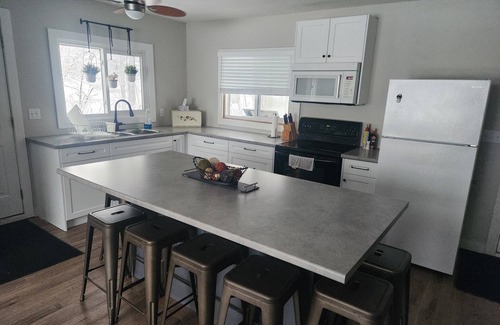 Huron-Kinloss Cabaña | Point Clark Cottage Getaway