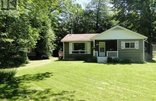 Huron-Kinloss Cabaña | Point Clark Cottage Getaway