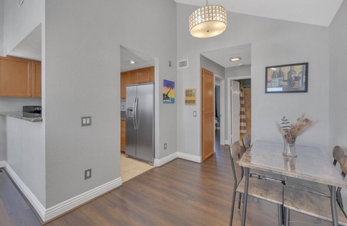 Point Loma Heights Condominio | Point Loma 2BR Townhome w/ Parking, Prime Location