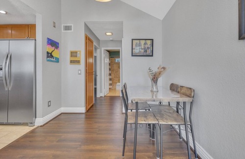 Point Loma Heights Condominio | Point Loma 2BR Townhome w/ Parking, Prime Location