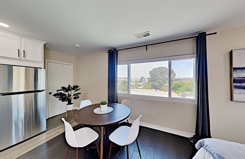 Point Loma Heights Casa | Point Loma 2nd Floor Guest House with view Near Beaches