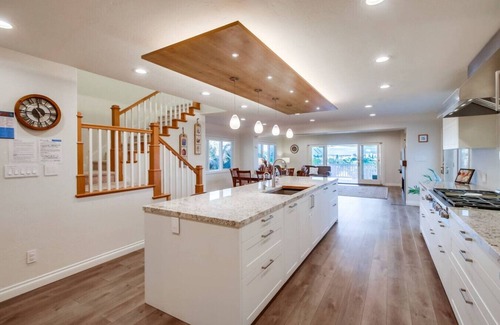 Sunset Cliffs Casa | Point Loma Serenity -6BR/4BA w/ Panoramic Views