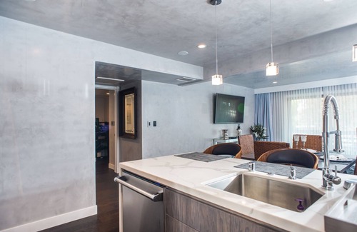 Point Loma Heights Condominio | Condominio de lujo de Point Loma Tennis Club remodelado con toques de diseñador