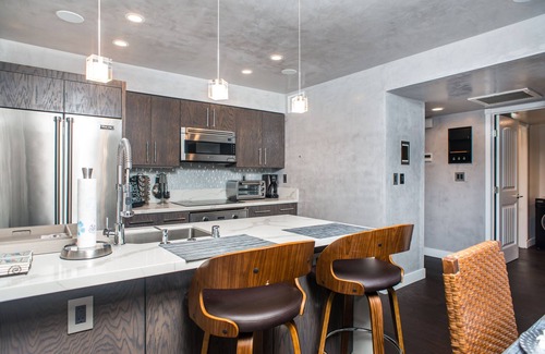 Point Loma Heights Condominio | Condominio de lujo de Point Loma Tennis Club remodelado con toques de diseñador