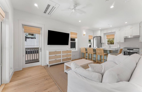 Rosemary Beach Cabaña | Point of View Carriage House - Close to Cabana Pool and North Barrett Square!
