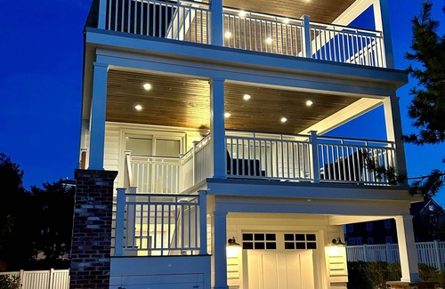 Admiral Estates Casa | 'Point of View' This Newly purchased and renovated single family home located in Cape May's Prestigious Poverty Beach area.