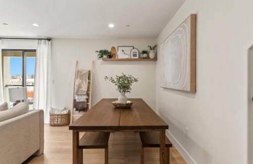 Point Loma Heights Casa | Point View Luxe by AvantStay 5BR Coastal Stay w En-suites Kitchen