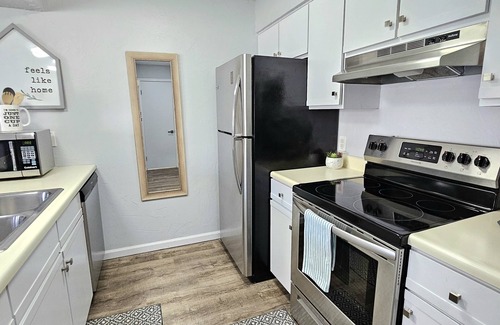 Table Rock Condominio | Cama King * Estación de café y té * Netflix * Hulu * Piscina *