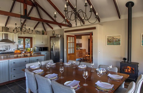 Constantia Casa | Pointers Villa with views of the vineyards, ocean and breathtaking sunrises.