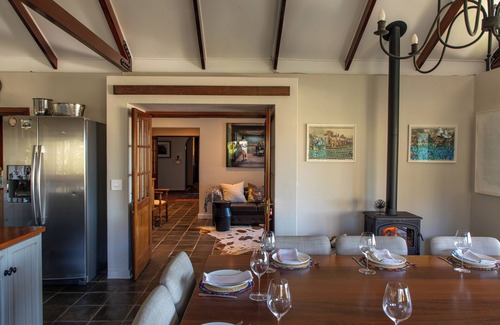 Constantia Casa | Pointers Villa with views of the vineyards, ocean and breathtaking sunrises.