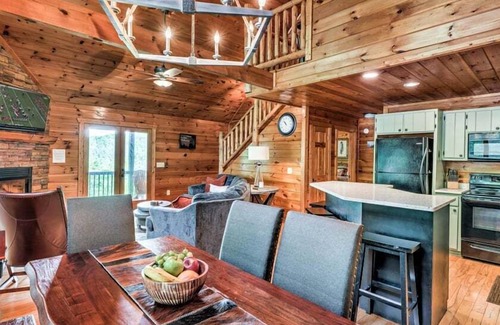 Ridgeline Vistas Cabina | Points of View - Mountain View | Pet Friendly | Hot Tub | Pool Table | Air Hockey | Fire Pit