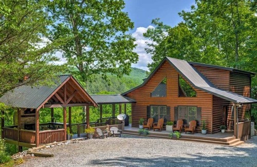 Ridgeline Vistas Cabina | Points of View - Mountain View | Pet Friendly | Hot Tub | Pool Table | Air Hockey | Fire Pit
