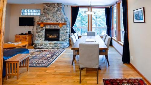 East Kootenay Apartamento | Polar Peak Chalet by Fernie Lodging Company