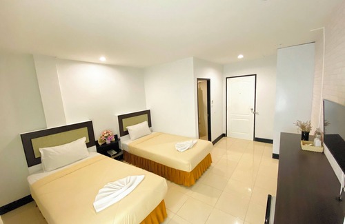 Phitsanulok Apartamento | Polkadot Cafe&Hotel