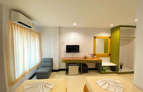 Phitsanulok Apartamento | Polkadot Cafe&Hotel