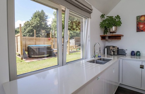 Martlesham Heath Cabaña | POLLY'S ANNEXE, family friendly, with hot tub in Levington