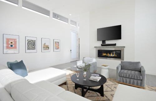 La Quinta Casa | Polo Villa 2 by AvantStay Entertainer's Backyard w Vball Court, Pool & Spa 260-314 6 Bedrooms