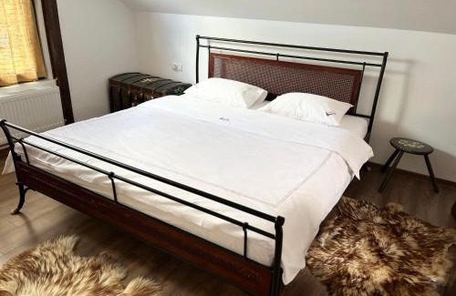 Polovragi Casa | POLOVRAGA - casă la țară cu ciubăr