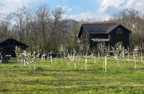 Polovragi Casa | POLOVRAGA - casă la țară cu ciubăr