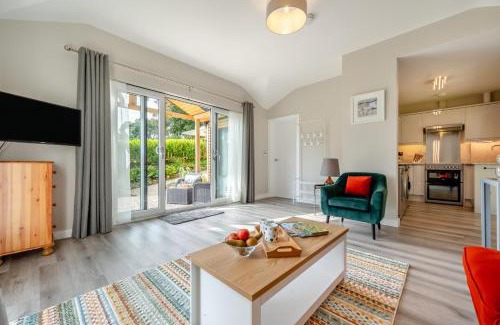Tresillian Casa | Polsue Gardens - Monterey