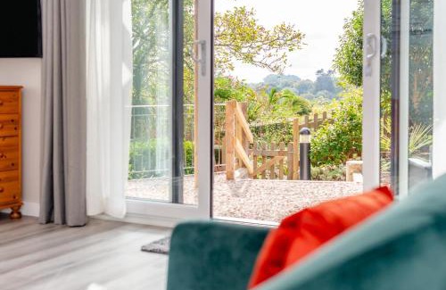 Tresillian Casa | Polsue Gardens - Monterey
