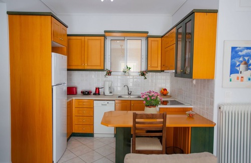 Gefira Mpania Apartamento | Poly's charming home - City center & near the beach 2bedroom apartment