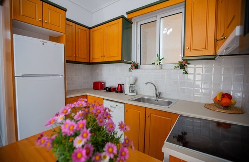 Gefira Mpania Apartamento | Poly's charming home - City center & near the beach 2bedroom apartment