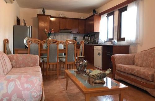Pomos Casa | Pomos Small Sunny House