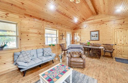 Pompeys Pillar Casa | Pond Access and Deck Peaceful Ballantine Getaway!