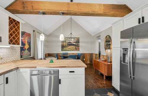 Weaverville Casa | Pond and Hot Tub and Firepit Retreat