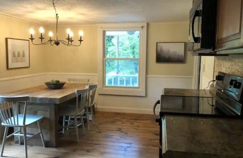 Gatlinburg - Pigeon Forge Cabaña | Pond, creeks, paddleboat and 10 minutes to parkway