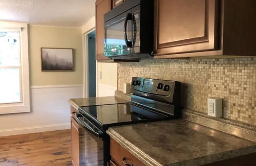 Gatlinburg - Pigeon Forge Cabaña | Pond, creeks, paddleboat and 10 minutes to parkway