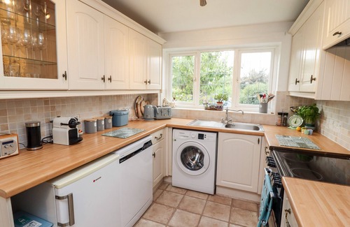 Hinderwell Cabaña | POND FARM VIEW, family friendly, with open fire in Hinderwell