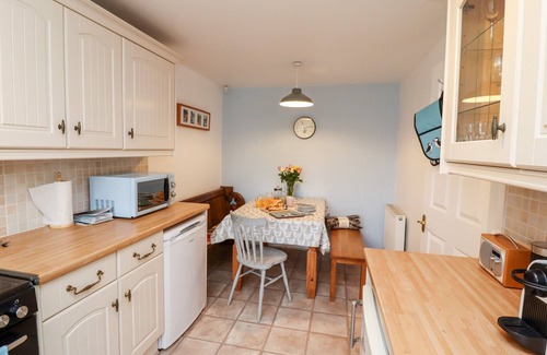 Hinderwell Cabaña | POND FARM VIEW, family friendly, with open fire in Hinderwell