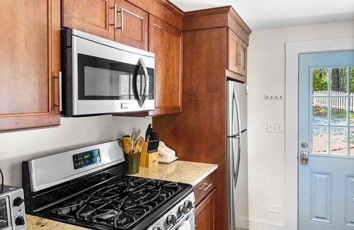 Harwich Cabaña | Heaven's Hideaway - Dog friendly & waterfront!