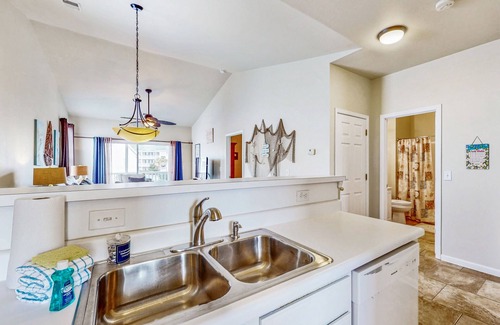 Sunset Beach Condominio | Pond-front condo near beach with balcony, pool, & hot tub - snowbird-friendly